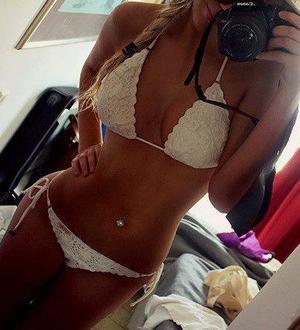 Jaclyn from New York is looking for adult webcam chat